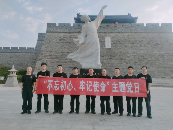 諸城守押大隊黨支部超然臺黨性教育基地開展“不忘初心、牢記使命”現(xiàn)場教學(xué)活動405.png
